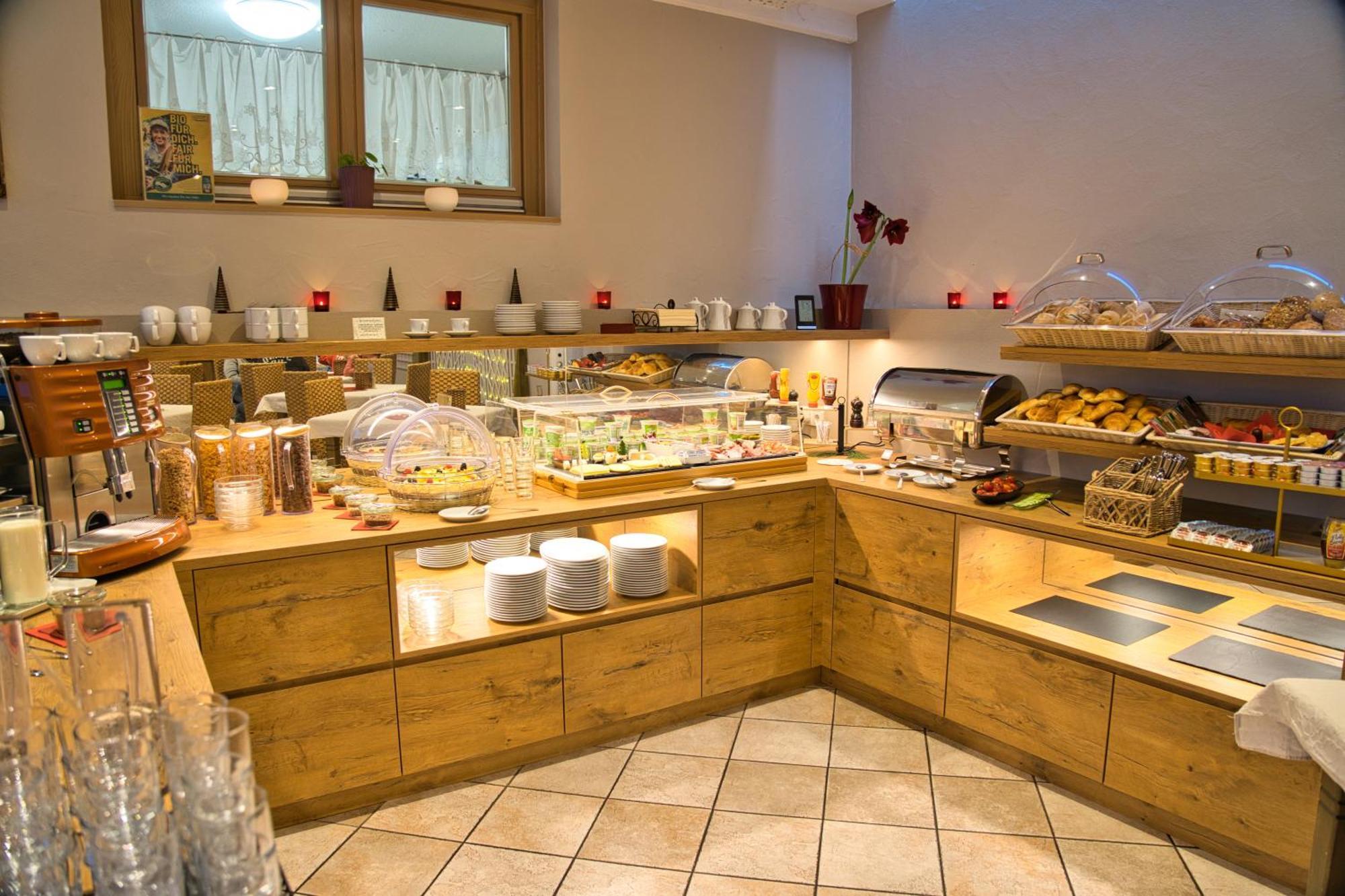 Arndt Hotel Garni รูสท์ ภายนอก รูปภาพ